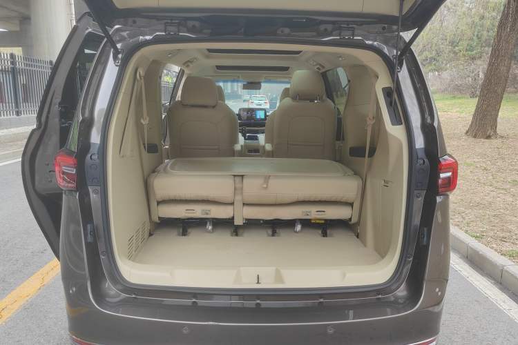 Used Buick GL8 2023 Land Business Class Smart Deluxe Model