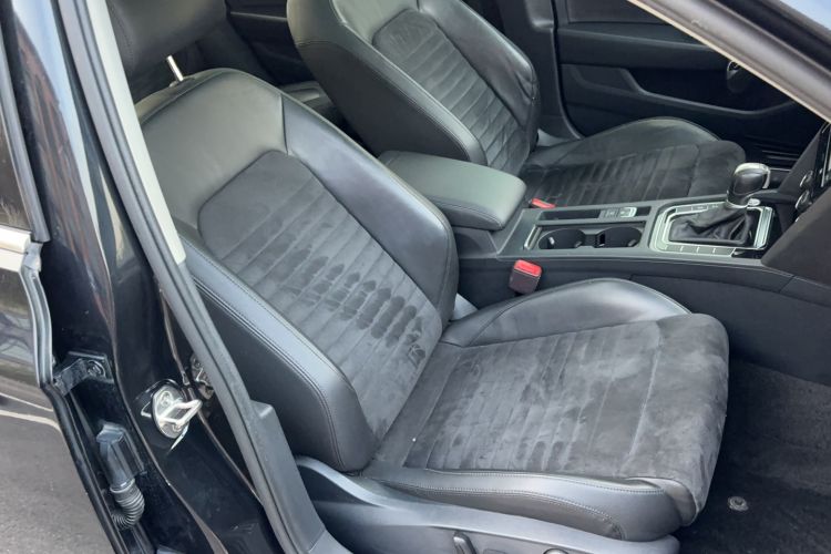 Used Volkswagen Magotan 2017 330TSI DSG Luxury Model Right Front Seat