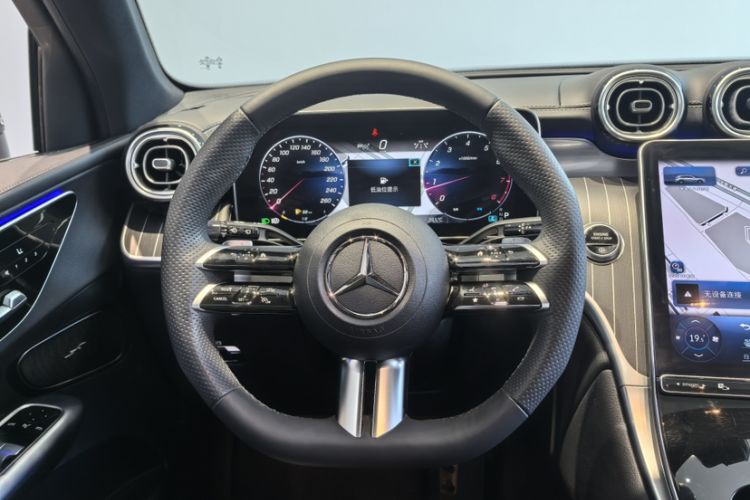 Used Mercedes-Benz GLC 2023 Facelift GLC 260 L 4MATIC Luxury Version 5 Seats