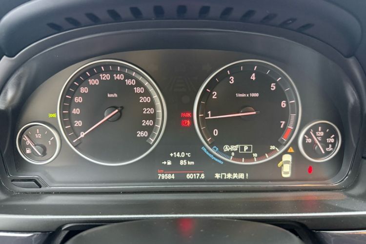 Used BMW 5 Series 2014 520Li Elegant Model Odometer Close Up