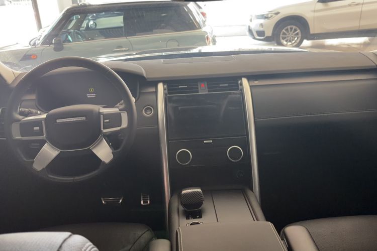 Used Land Rover Discovery 2024 360 PS Dynamic SE Interior 3