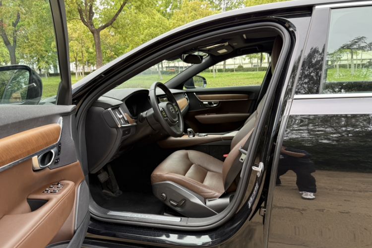 Used Volvo S90 2024 B5 Zhiyi Luxury Edition
