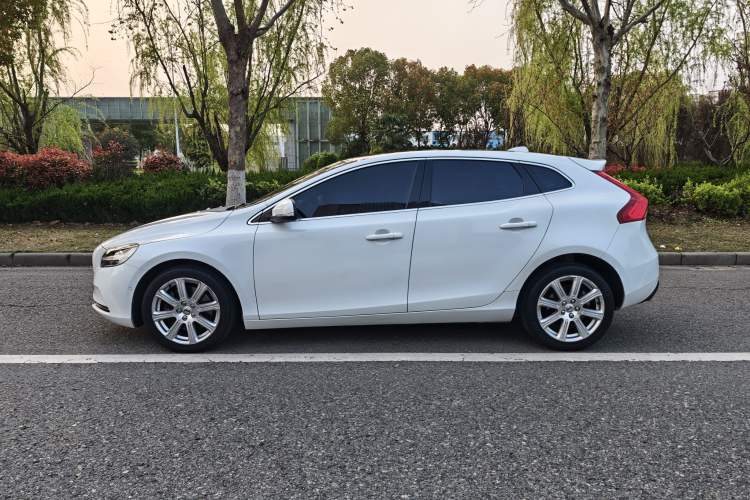 Used Volvo V40 2018 T3 Zhiya Edition
