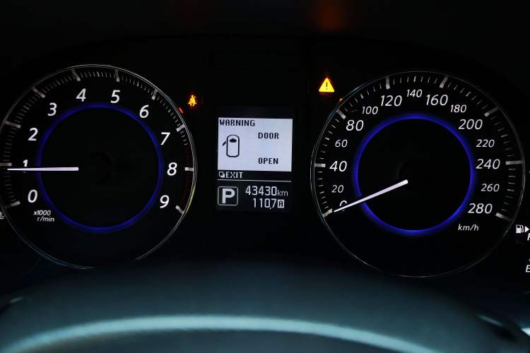 Used Infiniti QX70 2015 3.7L Shadow Edition
