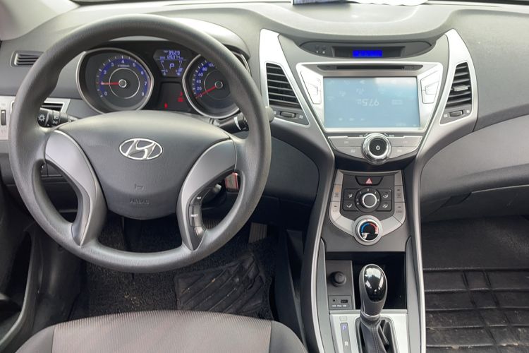 Used Hyundai Elantra (5th Generation / Langdong) 2012 1.6L Automatic Fashion Edition Center Console