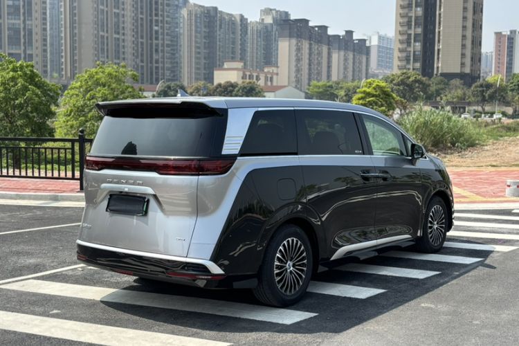 Used Denza D9 2022 DM-i 1040 Prestige Model
