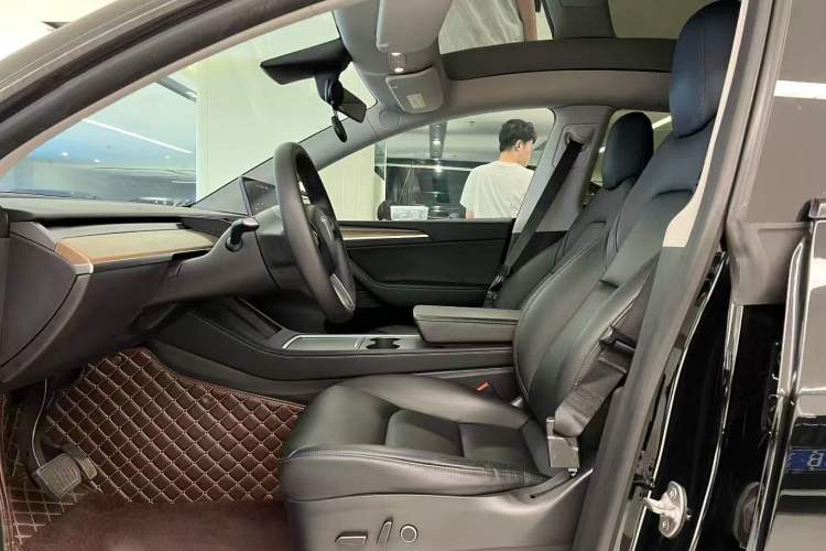 Used Tesla Model Y 2021 Long-Range All-Wheel-Drive Version
