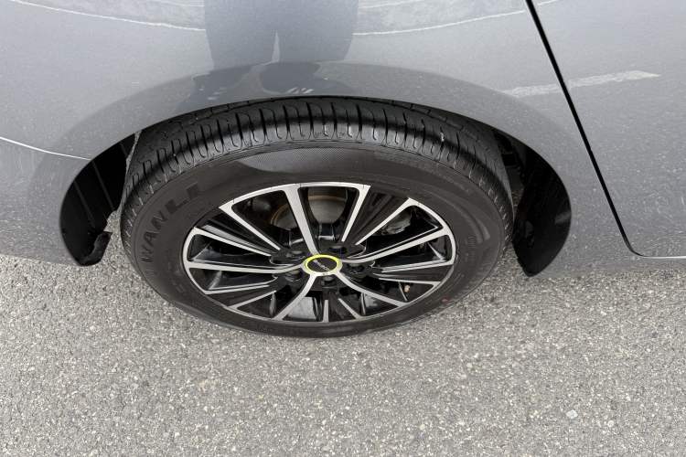 Used Roewe i5 2021 Revised Version 1.5L CVT Diamond Edition Exterior 8