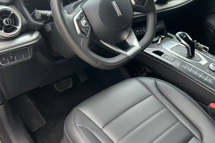 Used Wey VV5 2021 1.5T Two-Wheel Drive Color Pioneer