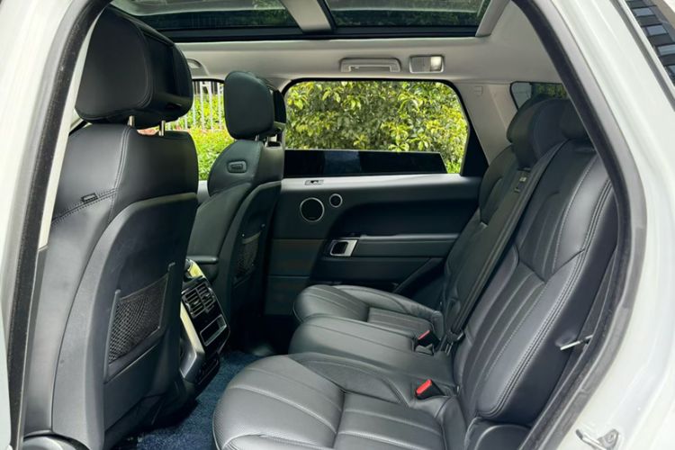 Used Land Rover Range Sport 2015 3.0 SC V6 HSE Interior 3