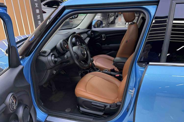 Used MINI 2016 1.2T ONE Five-Door Edition Interior 3