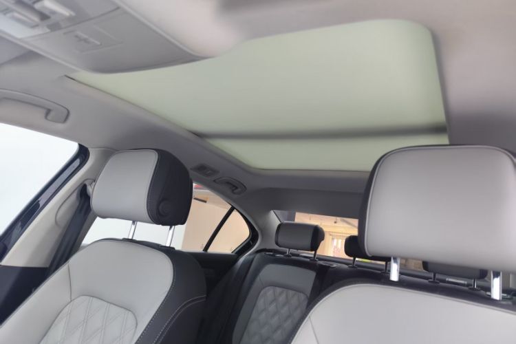 Used Volkswagen Magotan 2023 2 Million Units Limited Edition 330TSI DSG Leading Version Interior 1