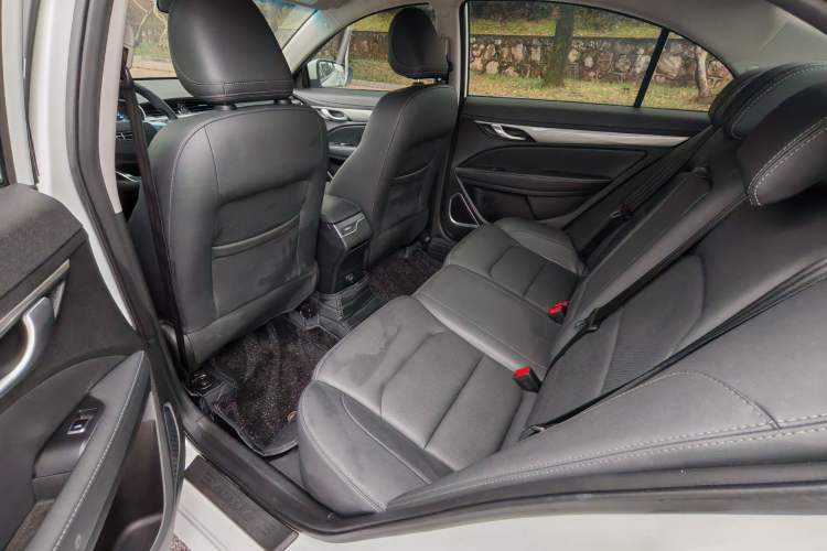 Used Geely Auto Emgrand 2019 Leading Edition 1.5L CVT Luxury Model China VI Standard Interior 3