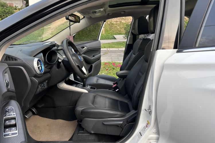 Used BYD Yuan New Energy 2018 EV360 Smart Connected Cool Model Left Front Seat