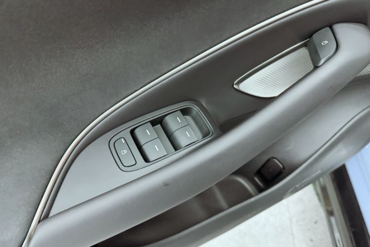 Used Xiaomi Auto SU7 2024 Rear-Drive Standard Founder Edition
