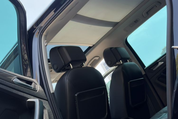 Used Volkswagen Tiguan 2018 330TSI All-Wheel-Drive Innovation Model Headliner