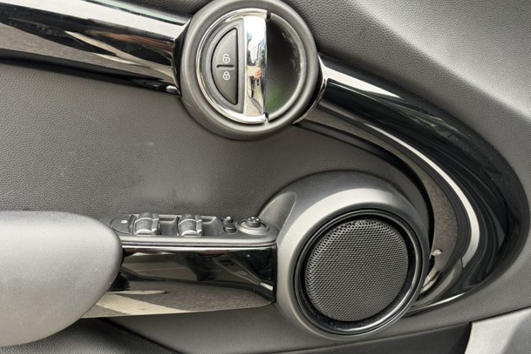 Used MINI 2018 1.5T COOPER Classic Edition Five-Door Version Interior 8