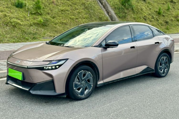 Used Toyota bZ3 2023 616 km Long-Range Premium