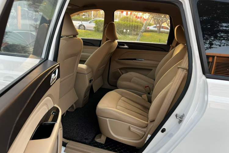 Used Wuling 730 2020 Commercial Vehicle 1.5L Manual Value Edition 7 Seats
