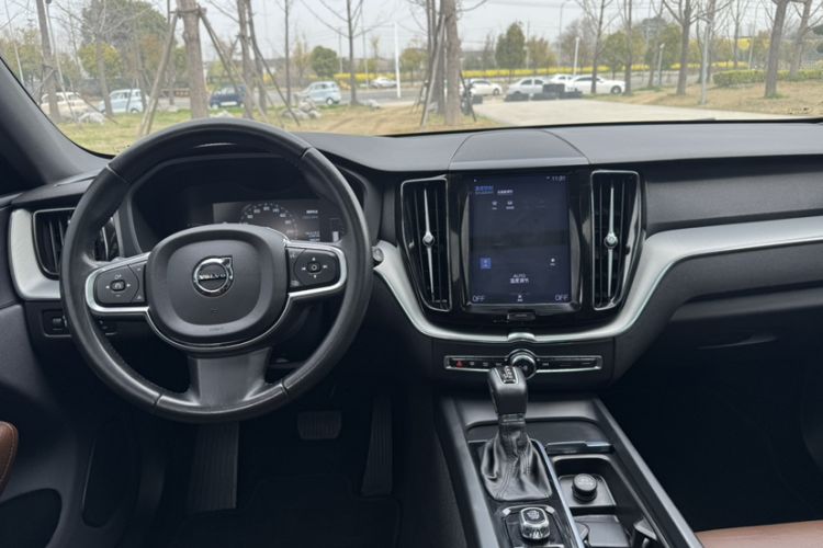 Used Volvo XC60 2021 T5 4x4 Smart Luxury Edition
