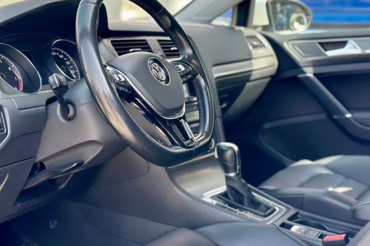 Used Volkswagen Golf 2016 230TSI Automatic Luxury Version
