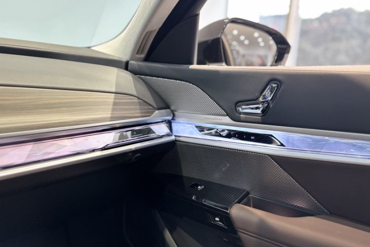 Used BMW 7 Series 2023 735Li M Sport Package Interior 8