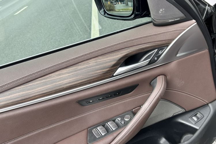 Used BMW 5 Series 2021 530Li Luxury Edition Premium Package Interior 2