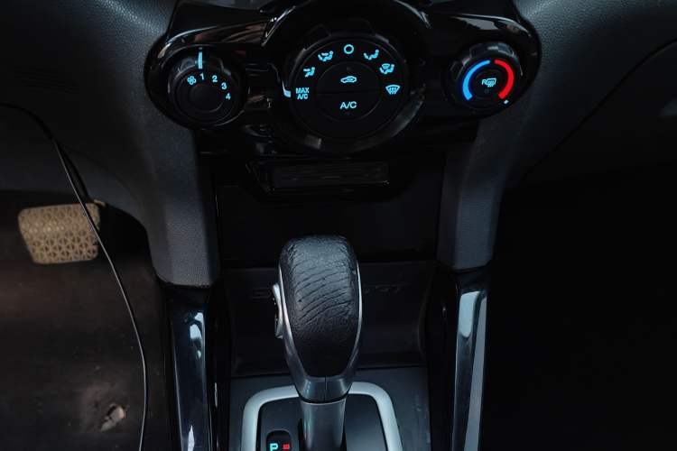 Used Ford EcoSport 2013 1.5L Automatic Fashion Model