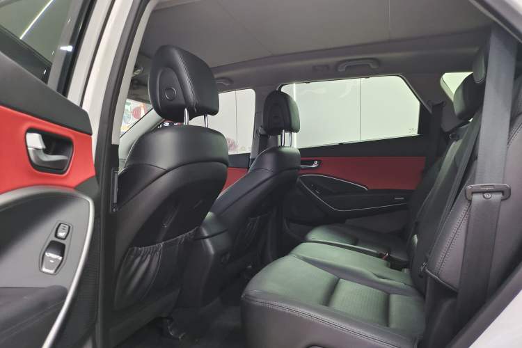 Used Hyundai Grand SantaFe 2013 3.0L 7-seat Four-Wheel-Drive Luxury Edition
