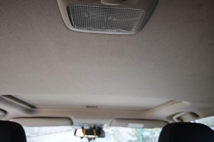 Used Mitsubishi Outlander 2019 2.4L Two-Wheel Drive ZhiXing Version 5 Seats China V Emission Standard Headliner