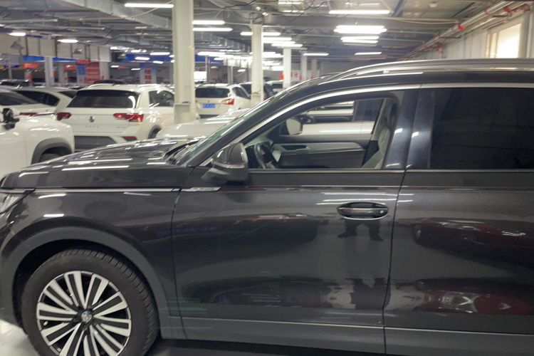 Used Volkswagen Tavendor 2023 330TSI Luxury Touring Edition