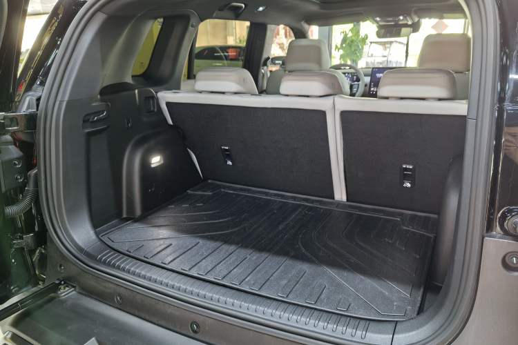 Used Formula Leopard Titanium 3 2025 501 km All-Wheel Drive Intelligent Driving Max Edition
