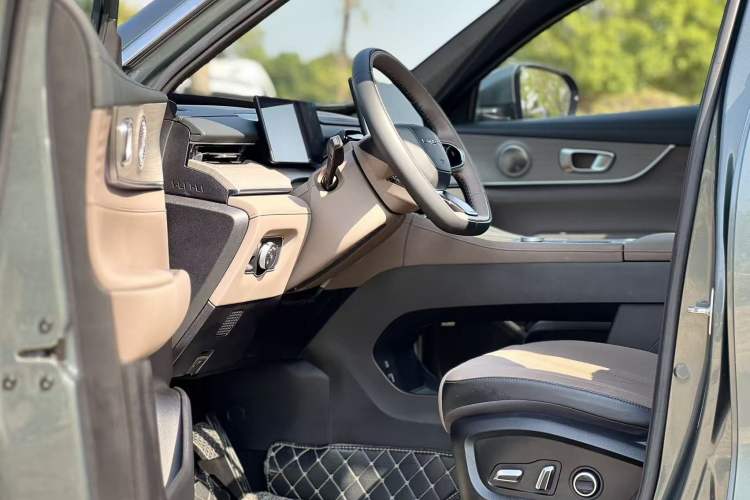 Used Chery Tiggo 8 PLUS 2025 290TGDI DCT Prestige 5-Seater
