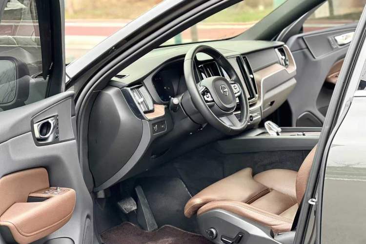 Used Volvo XC60 2022 B5 4x4 Smart Luxury Edition
