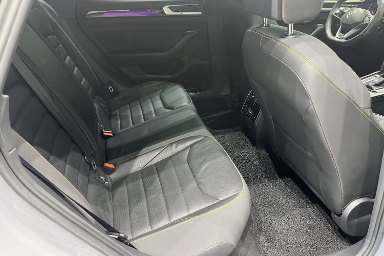 Used Volkswagen FAW-Volkswagen CC 2023 380TSI Striking Edition Interior 3