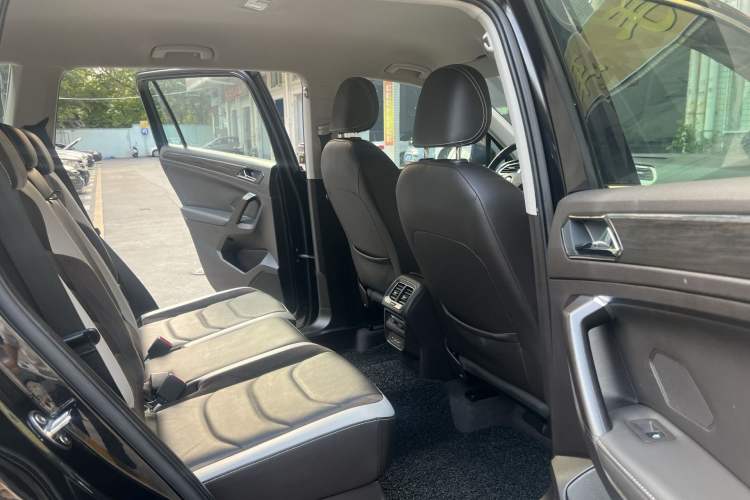 Used Volkswagen Tiguan L 2018 Revised Version 330TSI Automatic Two-Wheel Drive Comfort Edition
