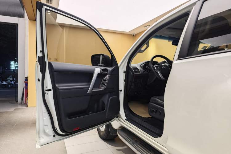 Used Toyota Prado 2016 3.5L Automatic TX-L NAVI
