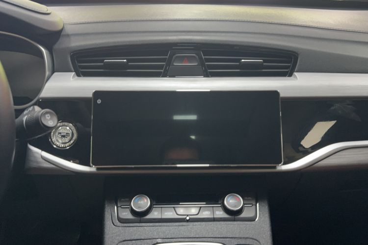 Used Geely Auto Emgrand X7 Sport 2021 1.8TD DCT Two-Wheel Drive Asian Games Edition Audio And AC Panel