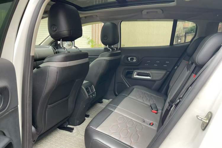 Used Citroen C5 AIRCROSS 2017 380THP Luxury Model Interior 4