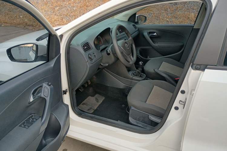 Used Volkswagen Polo 2014 1.4L Manual Fashion Edition
