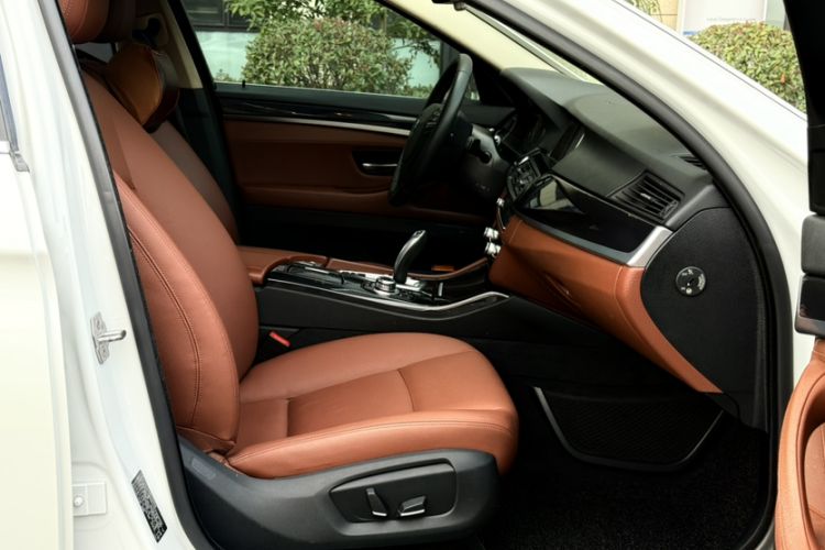 Used BMW 5 Series 2014 520Li Elegant Model
