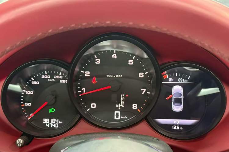Used Porsche 718 2020 Boxster 2.0T Odometer Close Up