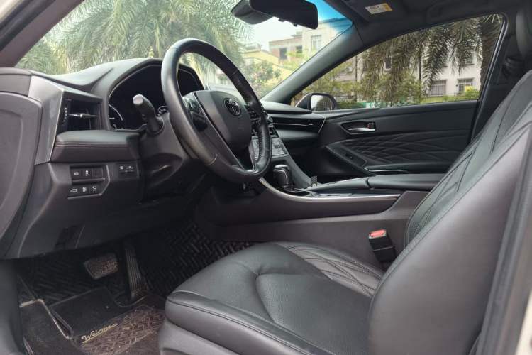 Used Toyota Avalon 2019 Dual-Engine 2.5L XLE Prestige Version China VI Standard
