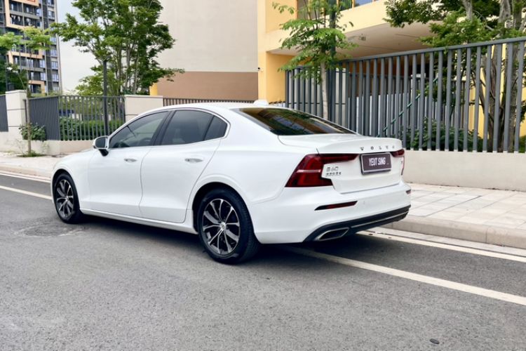 Used Volvo S60 2022 B4 Zhiyi Luxury Edition Exterior 5