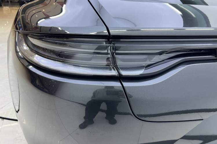 Used Porsche Panamera 2023 Restyled Panamera 4 Executive Extended Platinum Edition 2.9T Exterior 5