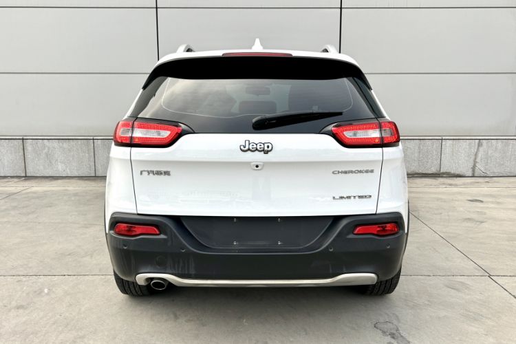 Used Jeep Cherokee 2017 2.0L Superior Edition