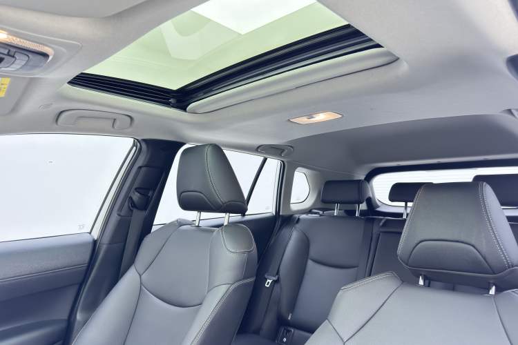 Used Toyota Corolla Cross 2022 2.0L Deluxe Edition Interior 4