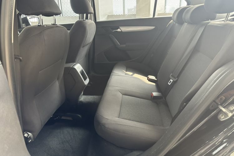 Used Volkswagen Lavida 2013 Revised Classic 1.6L Manual Fashion Edition Interior 4