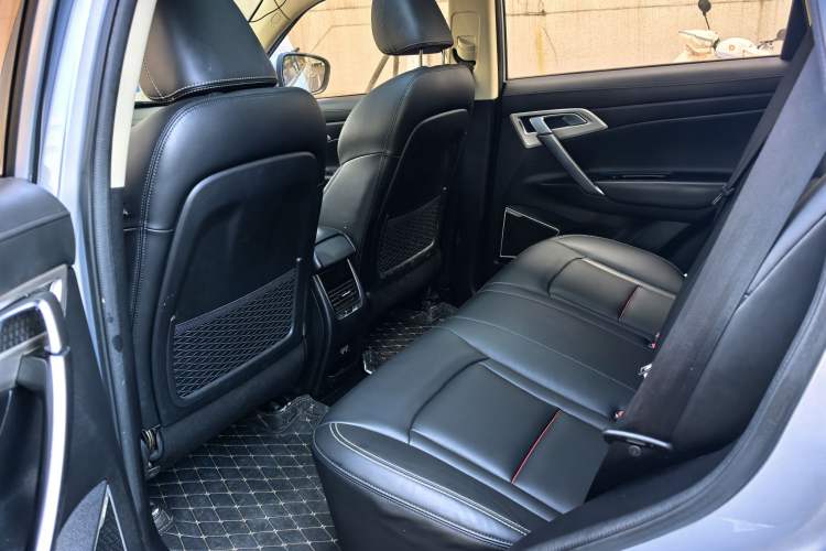 Used Geely Auto Emgrand X7 Sport 2018 1.8TD Automatic Two-Wheel Drive Zhiya Model Interior 5