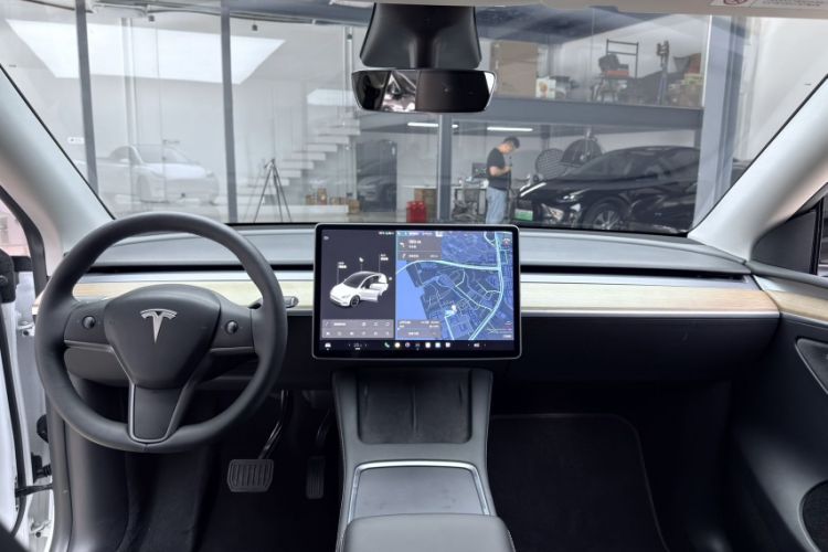 Used Tesla Model Y 2021 Long-Range All-Wheel-Drive Version 3D7
